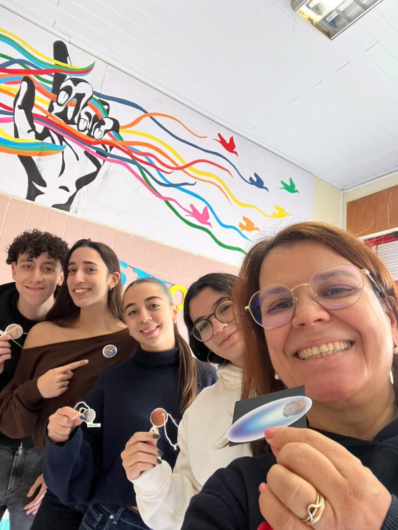 Teacher Isadora Girio and the students